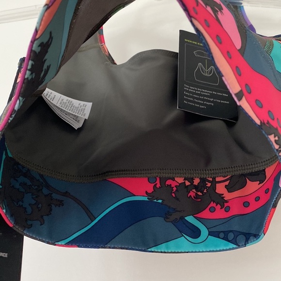 NWT Slim Fit Nike Swoosh Bra, XS - Picture 3 of 8